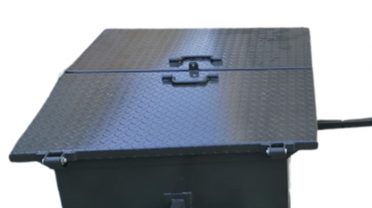 MANHOLE COVER AT THE GAS TANK NECK EXTENSION